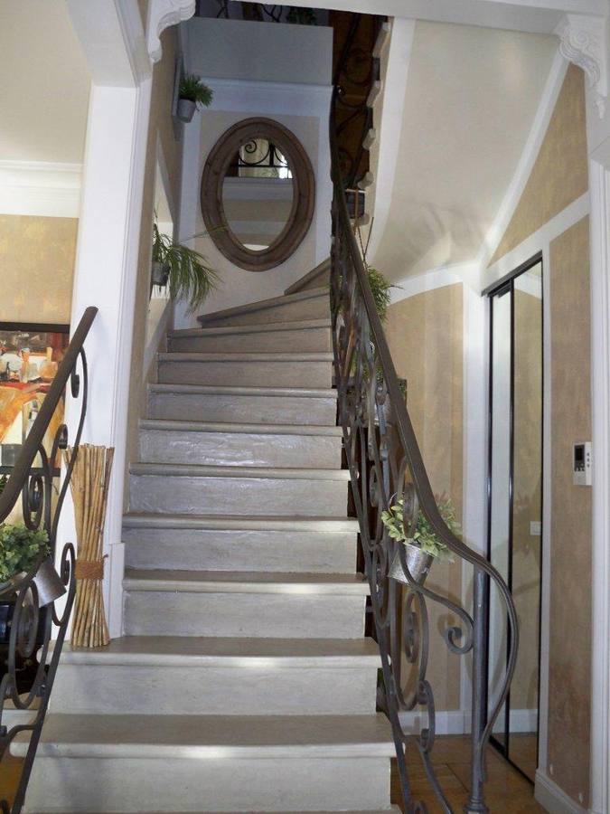 Escalier pierre ferronnerie maison de caractère