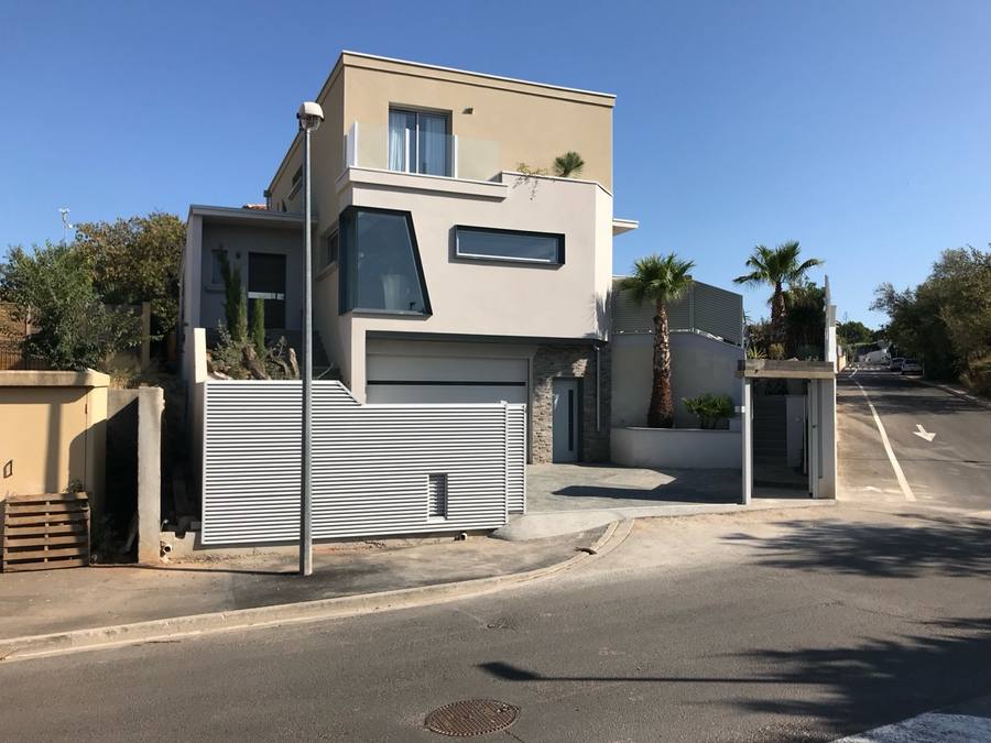 Villa moderne portail aluminium