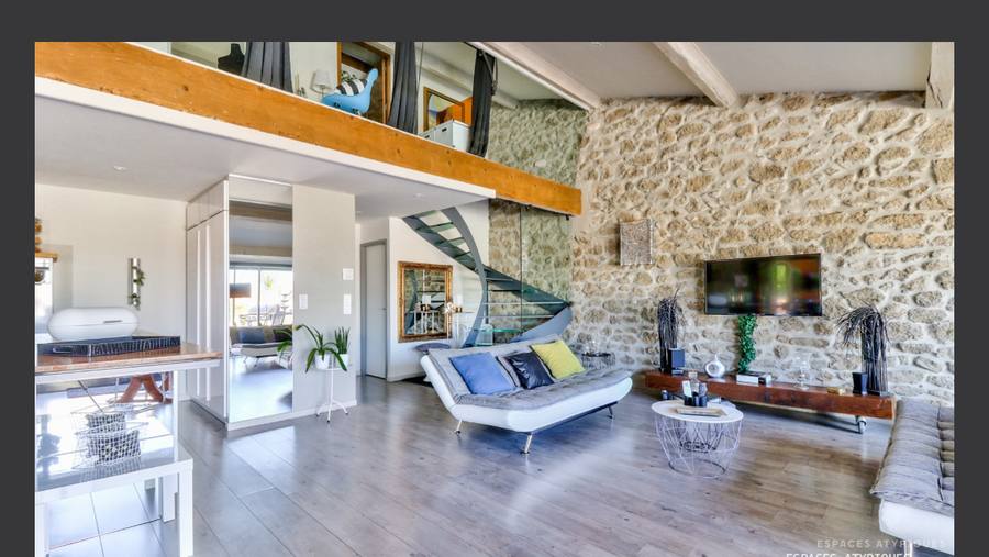 Loft maison pierre escalier verre